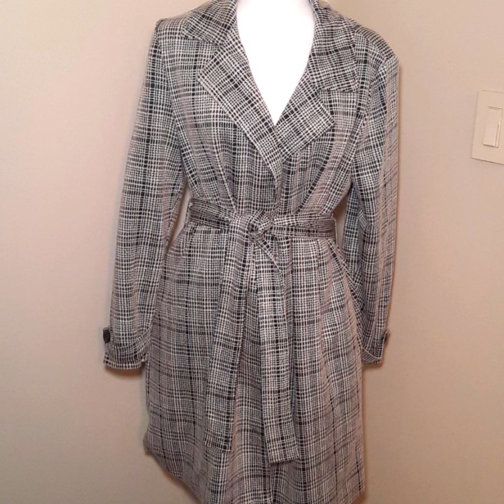 Dressbarn Women’s Black and White Plaid Trench Style Topcoat with Belt